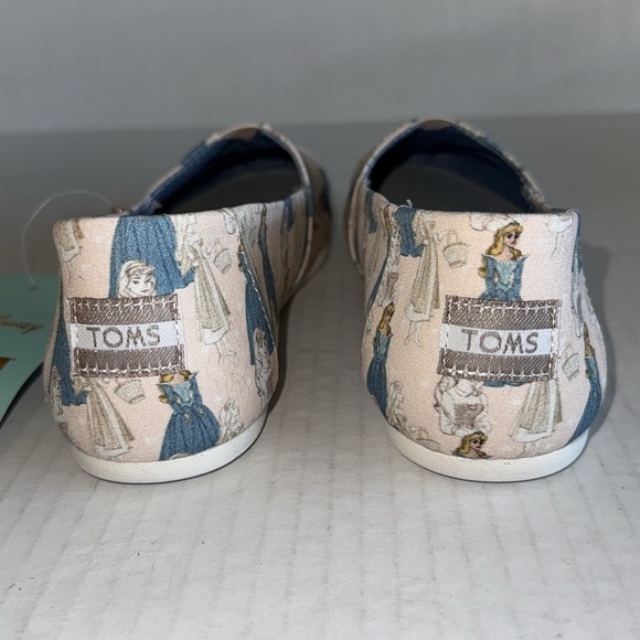 NWT TOMS X Disney Limited Edition Sleeping Beauty Slip On Shoes - Picture 8 of 11